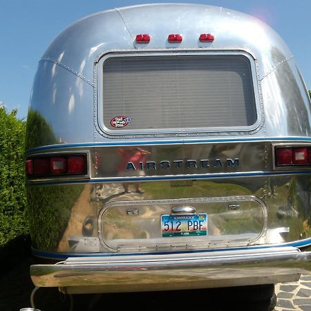 Caravane Airstream Americaine 1976 Bed & Breakfast Les Sorinières Екстериор снимка
