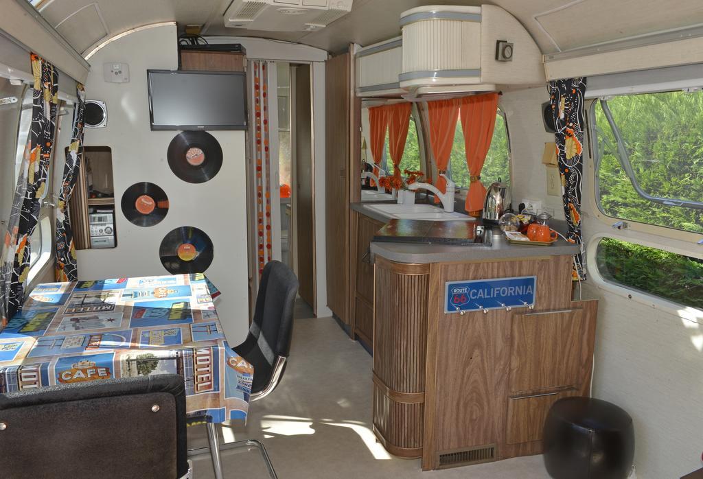 Caravane Airstream Americaine 1976 Bed & Breakfast Les Sorinières Екстериор снимка
