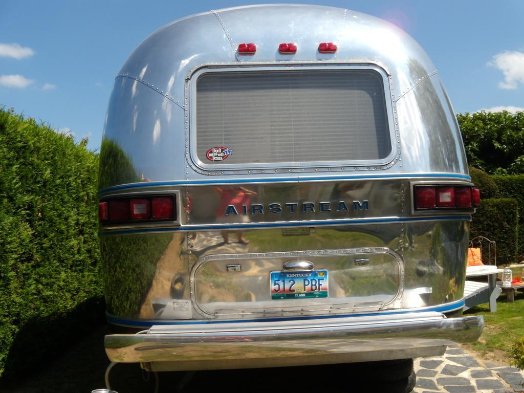 Caravane Airstream Americaine 1976 Bed & Breakfast Les Sorinières Екстериор снимка